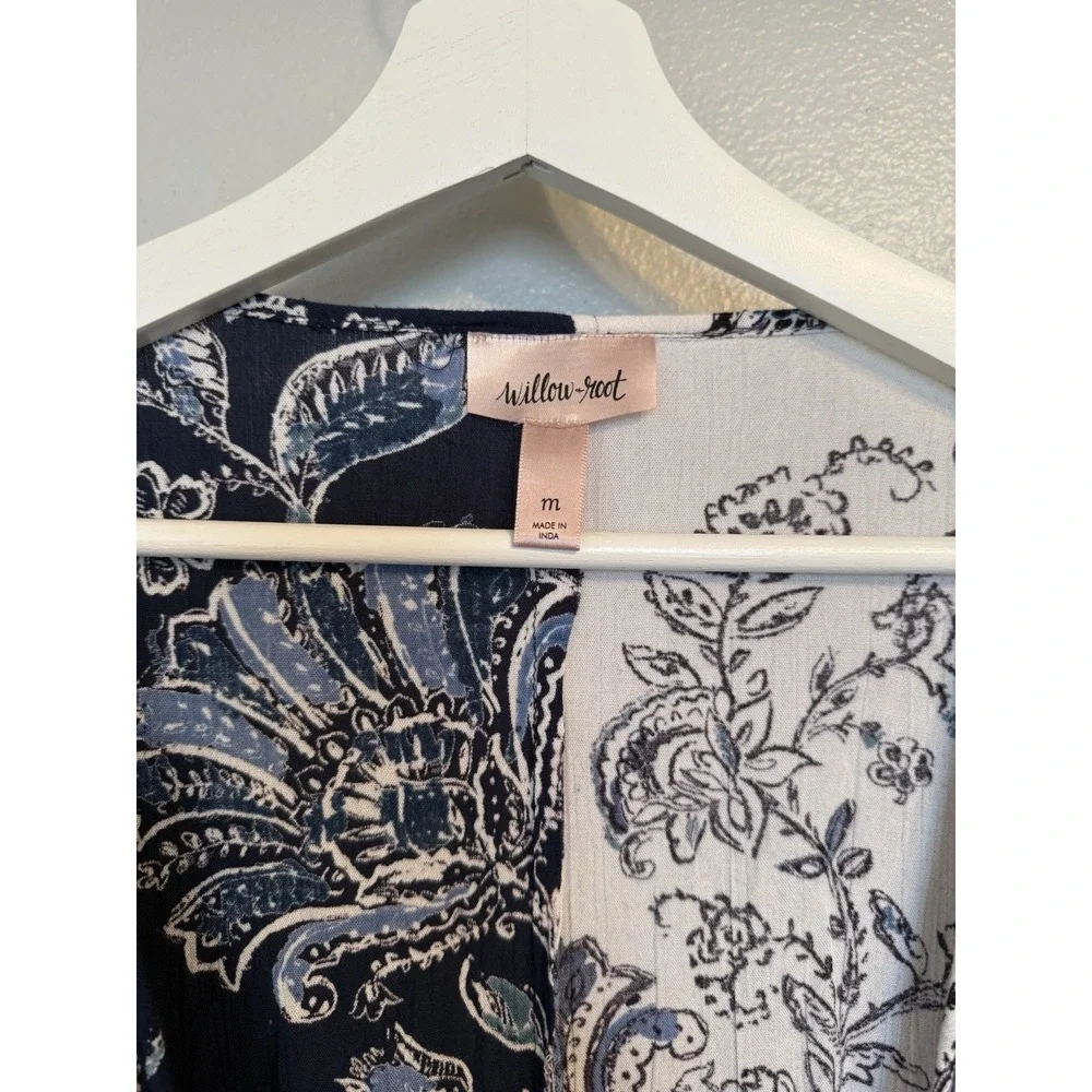 Willow & Root Juniors Medium Two Tone Long Belle Sleeve Floral Top Blue White - Picture 4 of 9